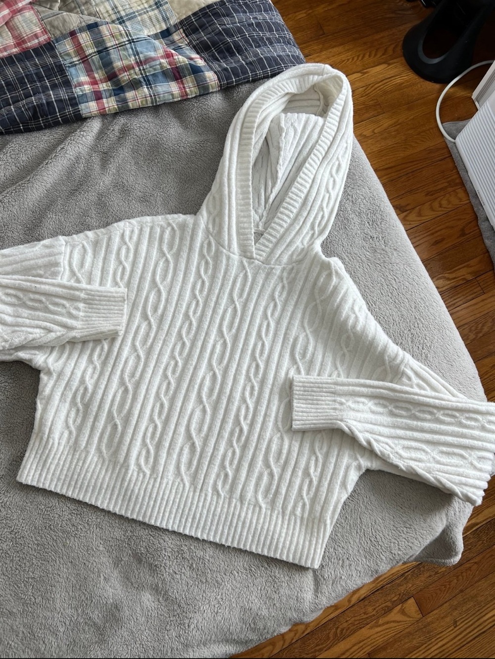 Alo Yoga Cable Knit Winter Bliss Hoodie Ivory White Medium - Picture 2 of 7